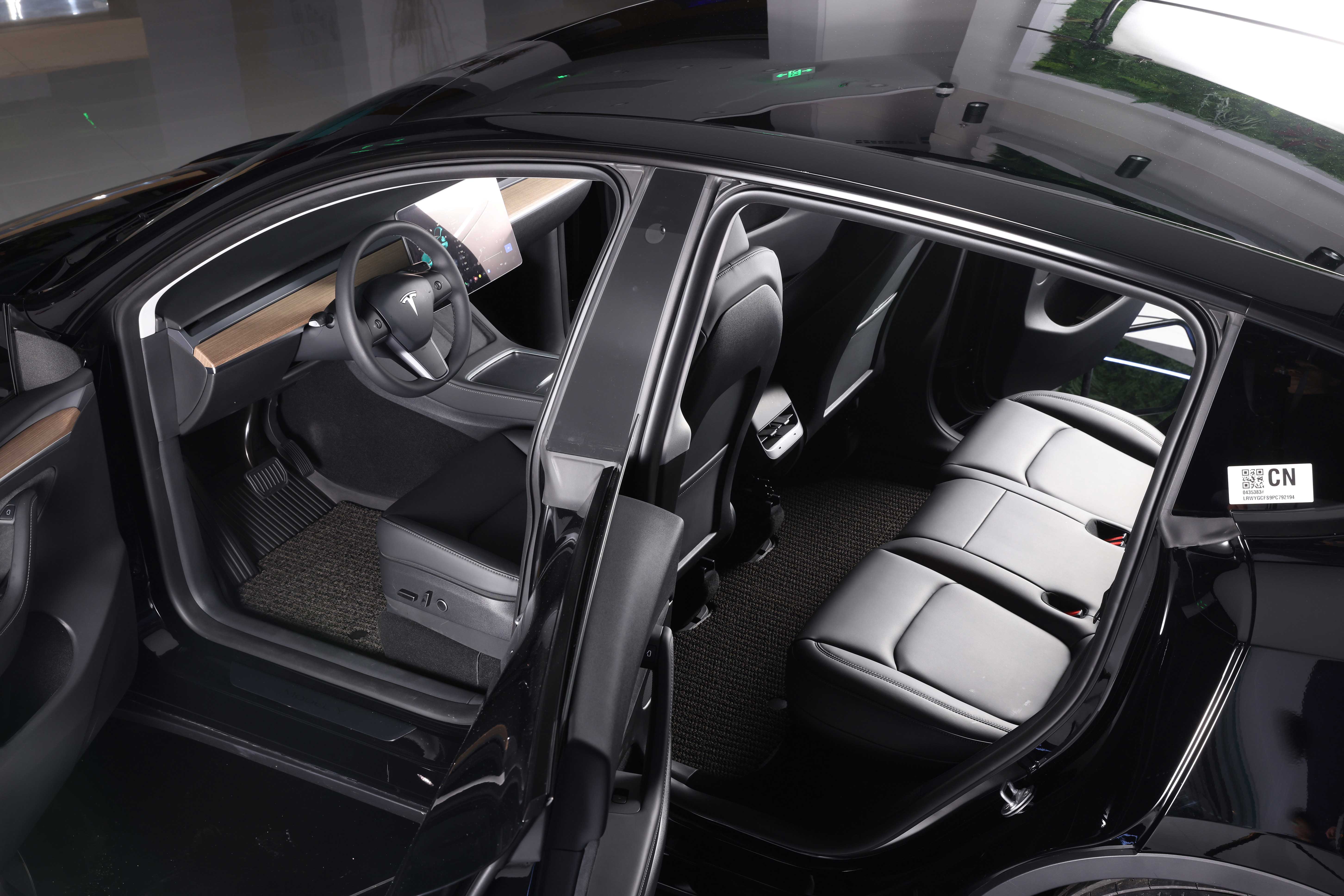 Model 3 脚垫套餐